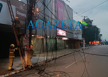 Poste pega fogo no Centro de Rio Branco e afeta serviços de internet no PS e mais 16 prédios públicos