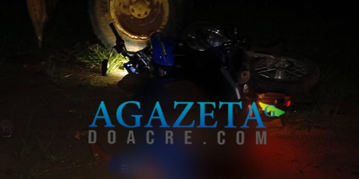 Motociclista tem braço amputado após colidir contra caminhão estacionado em Mâncio Lima