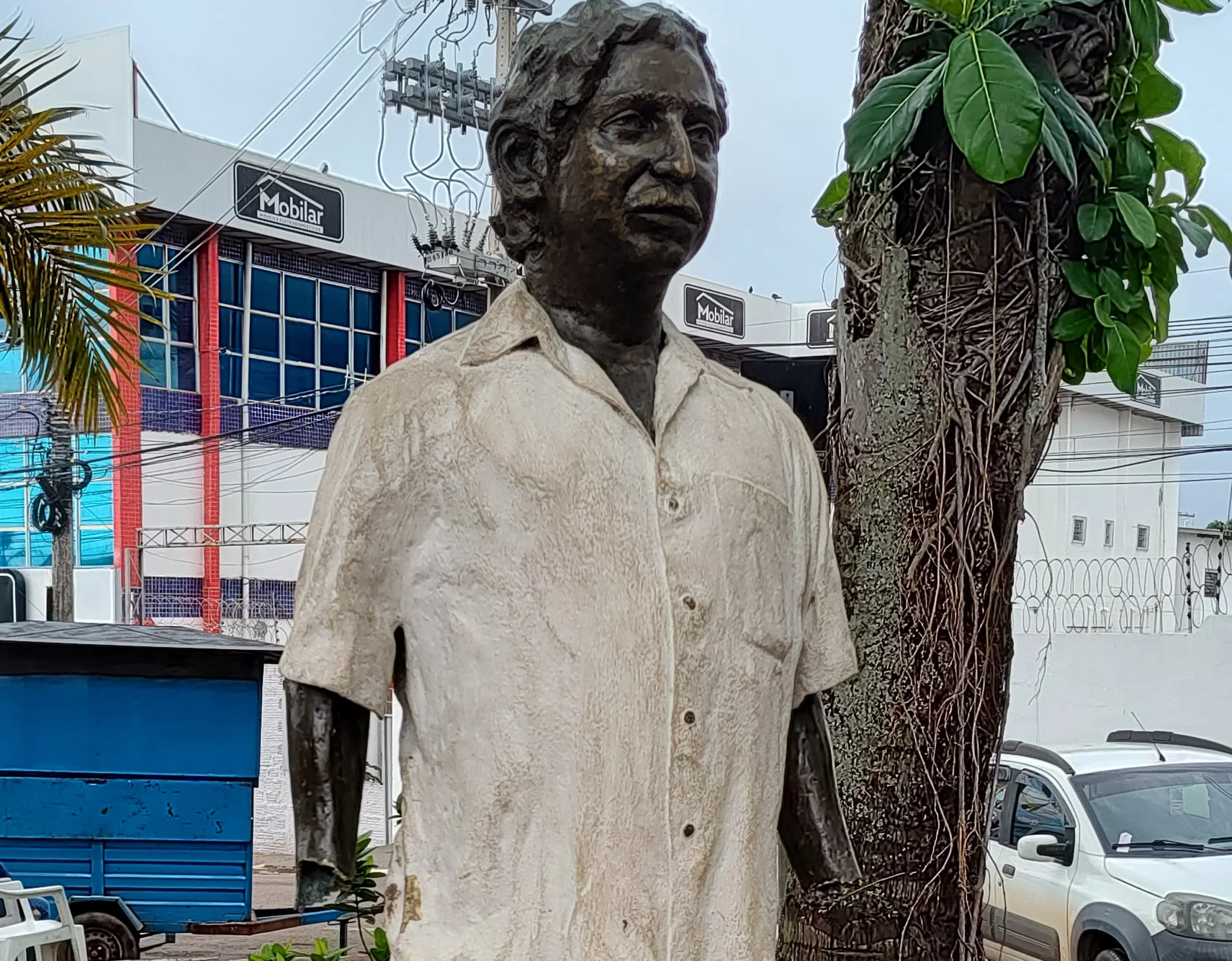 Estátua de Chico Mendes tem mãos arrancadas em mais um ato de vandalismo