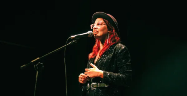 Professora de música promove workshop de canto e técnica vocal no Teatro Hélio Melo