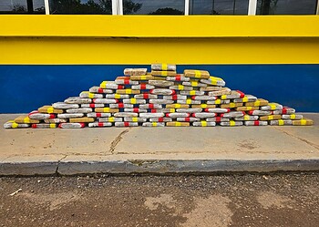 Dupla é presa com 85 quilos de drogas escondidos em mochilas na BR-364