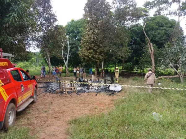 No Acre, filho filma casa pegando fogo sem saber que o pai morria queimado; assista