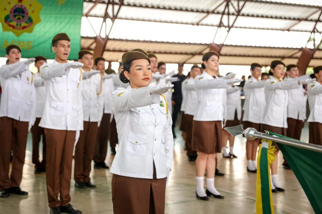 Durante formatura de mais de 130 alunos, Gladson reforça compromisso com a educação