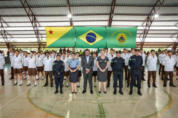 Durante formatura de mais de 130 alunos, Gladson reforça compromisso com a educação