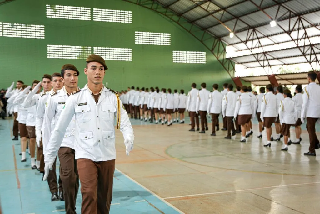 Durante formatura de mais de 130 alunos, Gladson reforça compromisso com a educação