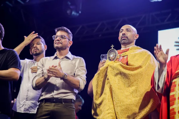 VÍDEO: Xapuri recebe milhares de fiéis para celebrar padroeiro da cidade; Gladson participa de procissão