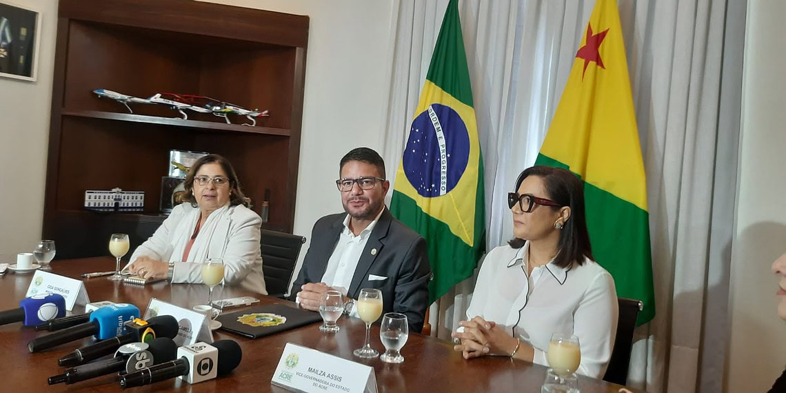 Da esquerda para a direita: ministra Cida Gonçalves, governador Gladson Cameli e vice-governadora Mailza Assis - Foto: Leandro Chaves