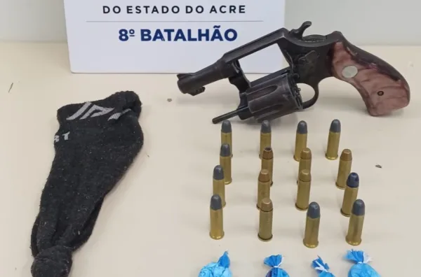 Homem é preso com arma de fogo e drogas em Sena Madureira