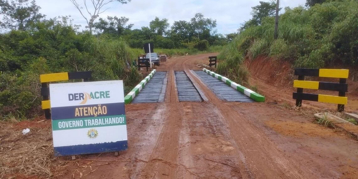 Duas novas pontes de madeira reforçam o escoamento da produção agrícola em Plácido de Castro. Foto: Ascom/Deracre