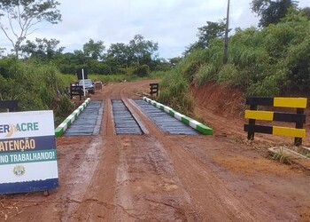 Duas novas pontes de madeira reforçam o escoamento da produção agrícola em Plácido de Castro. Foto: Ascom/Deracre