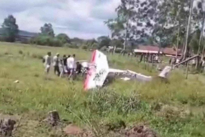 Avião pilotado por ex-prefeito bate em poste de energia e cai no RS - (crédito: Reprodução/Redes sociais)