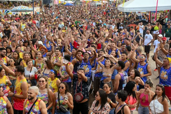 Prefeitura proíbe venda e consumo de bebidas em garrafas de vidro durante o Carnaval de 2025