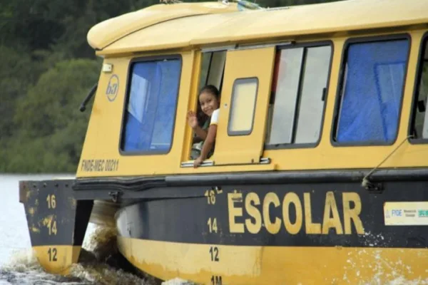 Acre recebe R$ 2,2 milhões para transporte escolar aquaviário, anuncia governo federal