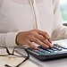 Contas | Calculadora | Finanças • katemangostar/Freepik