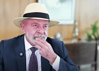 Deputados de 5 partidos da base de Lula assinam pedido de impeachment