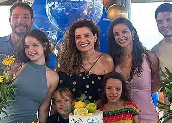 Grace Fahral celebrou seus 60 anos em grande estilo ao lado de familiares e amigos em Taíba. Veja mais na coluna No Circuito