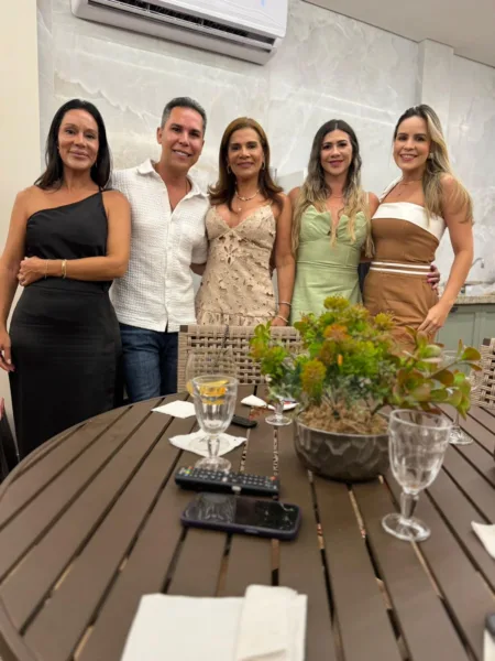 Gigi Hanan celebrou aniversário com seleto grupo de amigas em sua residência; veja mais na coluna No Circuito