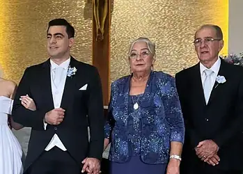 O casamento de Nicolle Macowisk e Roberto Leite foi digno de um conto de fadas no último sábado. Veja mais na coluna social No Circuito