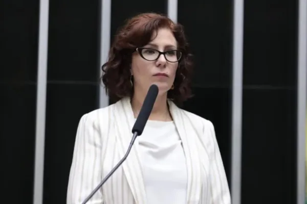 STF tem 2 votos para condenar Carla Zambelli por porte ilegal de arma