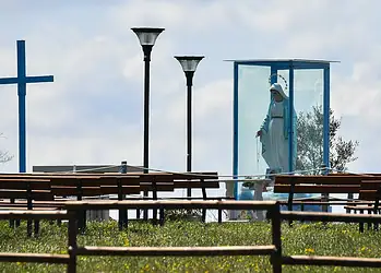 Estátua da Virgem de Trevignano na região de Roma — Foto: AFP