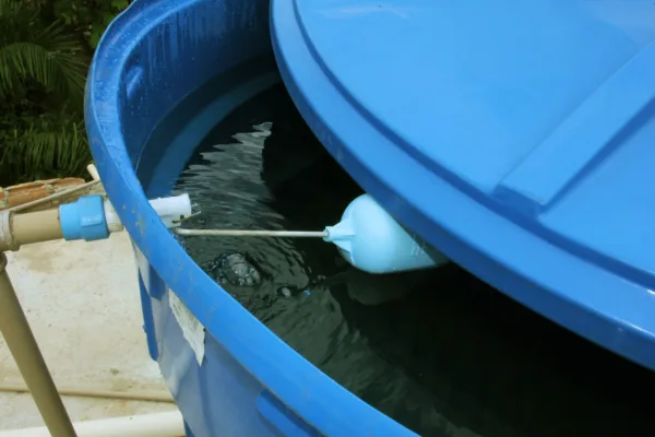 Rio-branquenses têm até agosto para instalar boias em caixas d’água; medida passa a ser obrigatória