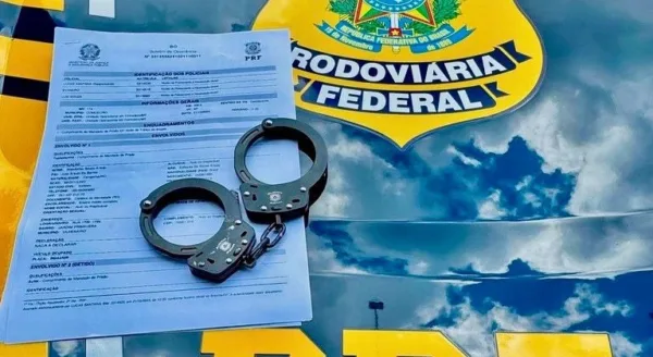 PRF cumpre mandado de prisão durante fiscalização na BR-364 em Rio Branco