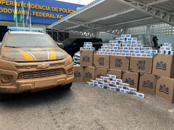 Caminhonete com 7,5 mil maços de cigarros contrabandeados é apreendida no interior do Acre