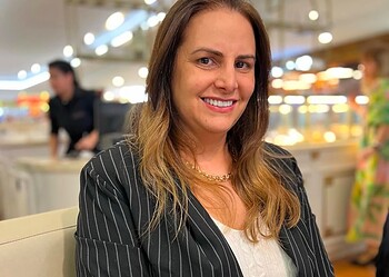 A empresária Patrícia Dossa será a primeira mulher a assumir a presidência da ACISA. Veja mais na coluna Jackie Pinheiro