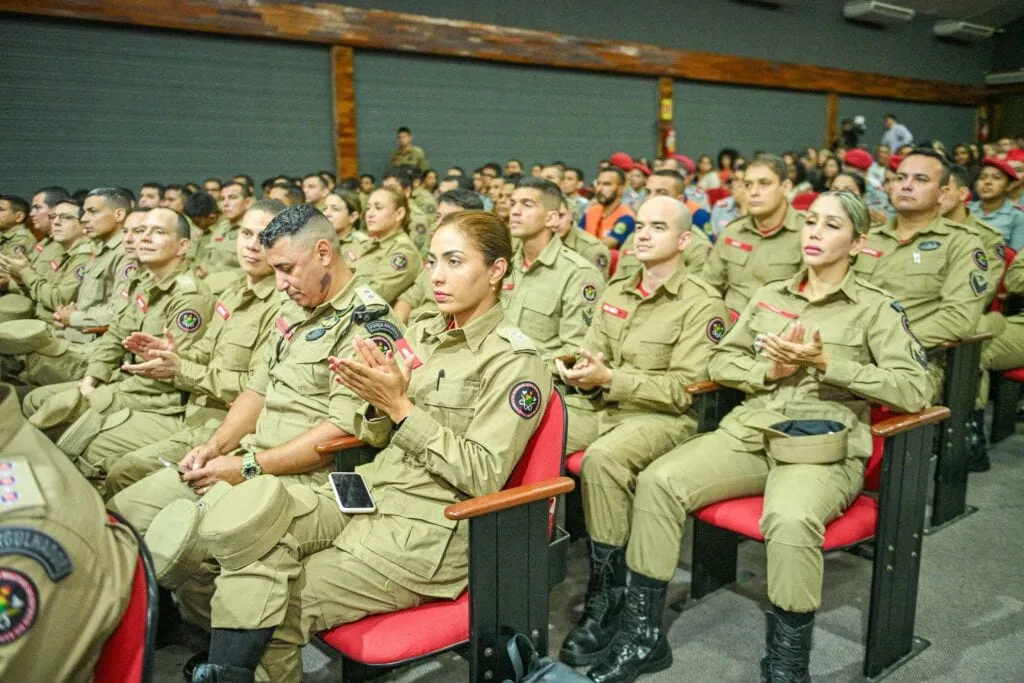 Mais de 50 alunos-soldados iniciam curso de formação do Corpo de Bombeiros no Acre