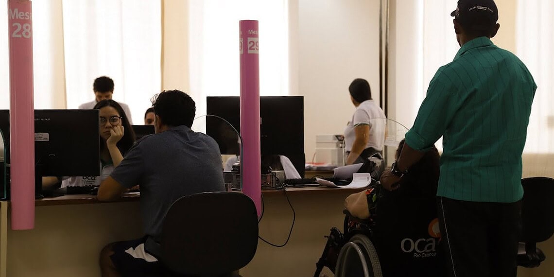 Consumidores recebem atendimento na Organização em Centros de Atendimento, garantindo acesso a serviços essenciais e orientação sobre seus direitos. Foto: Emely Azevedo/Procon