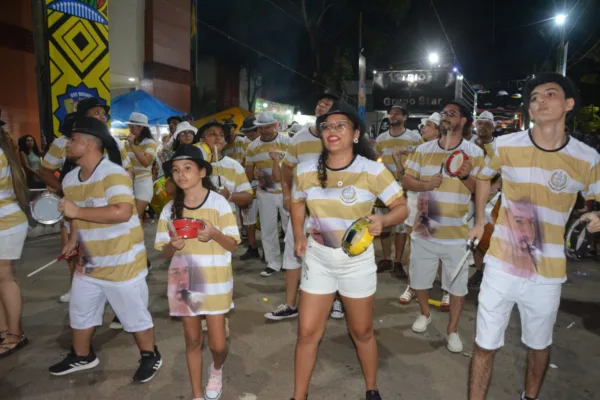 Bloco Sem Limites resgata nostalgia com samba-enredo sobre brincadeiras de infância no Carnaval 2025