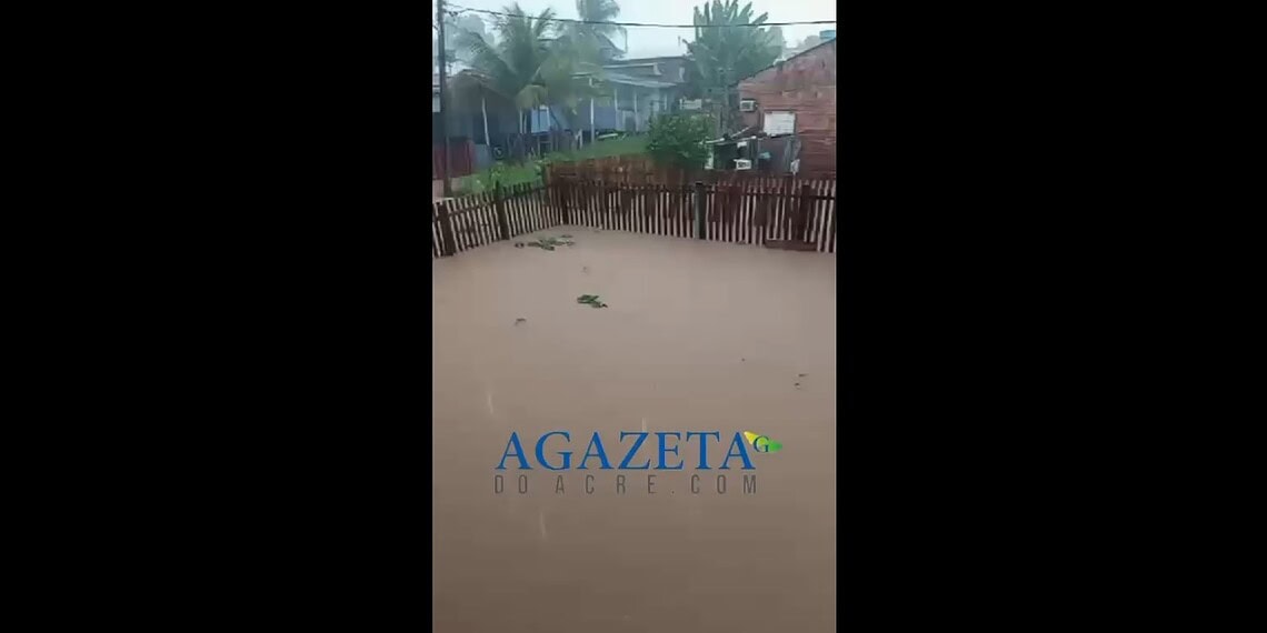Forte chuva provoca pontos de alagamento em várias partes de Rio Branco