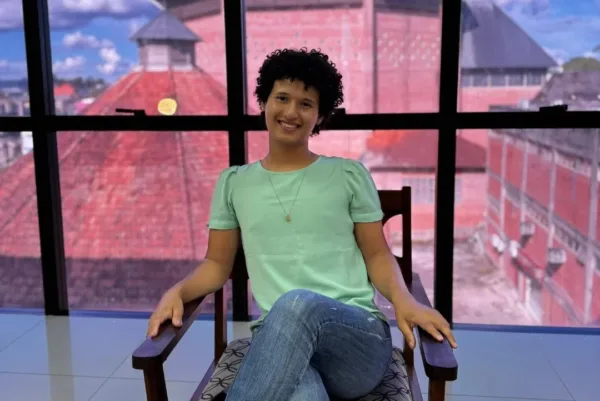 Aprovada em Direito na Ufac, jovem de Cruzeiro do Sul pede ajuda para se mudar para a capital