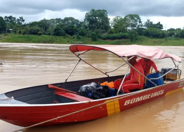 Homem desaparece no Rio Purus após cair de barco e bombeiros fazem buscas em Sena Madureira