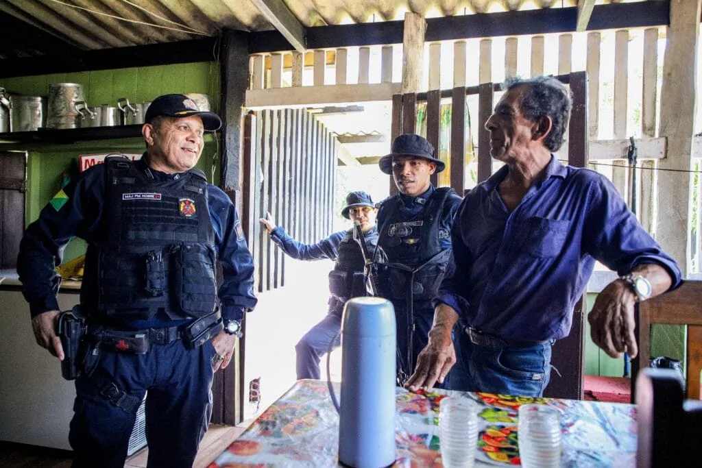 Patrulhamento rural na Transacreana fortalece laços entre Polícia Militar e comunidade