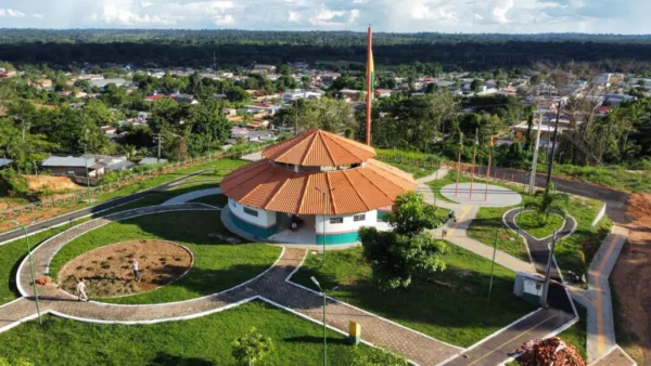 Prefeitura de Assis Brasil inaugura segunda etapa de praça turística