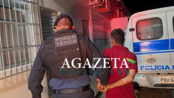 Força Tática prende homem com arma e drogas na Baixada da Sobral