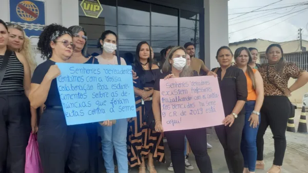 1ª sessão na Câmara é marcada por protesto do cadastro de reserva do concurso da Educação