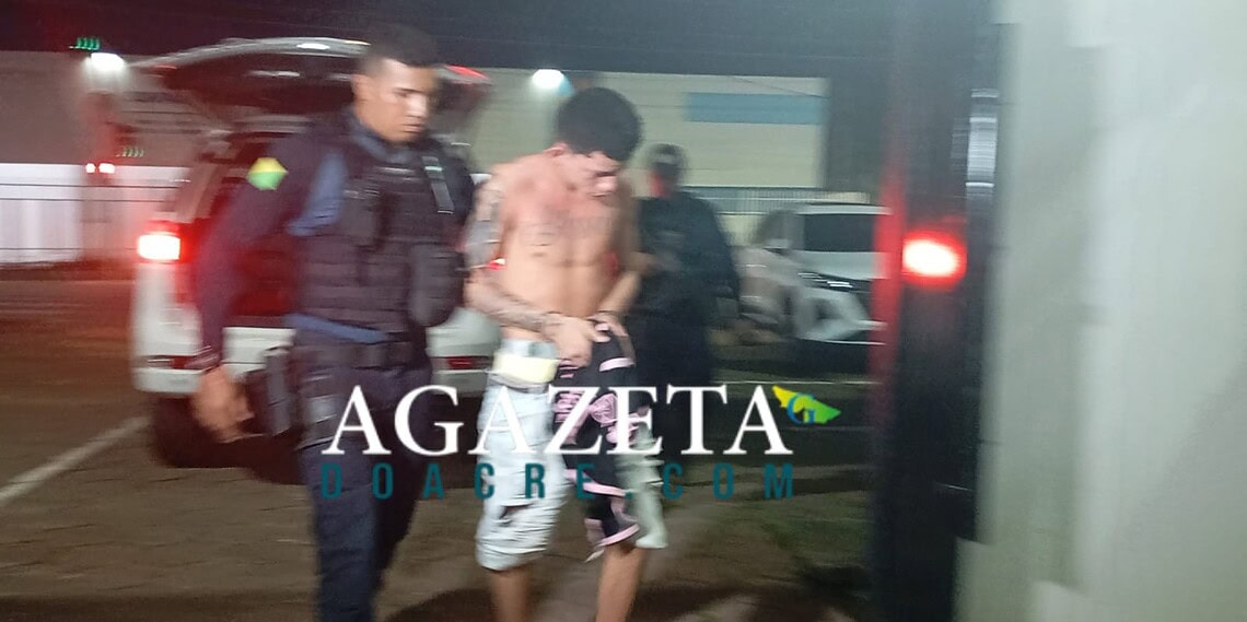 Jovem é preso com droga, dinheiro e celular enquanto traficava em Rio Branco