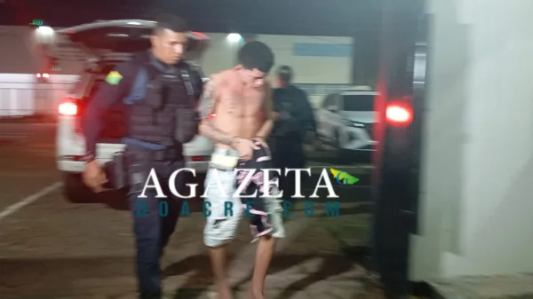 Jovem é preso com droga, dinheiro e celular enquanto traficava em Rio Branco