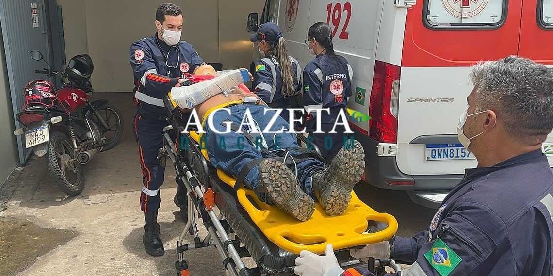 Eletricista sofre queda durante manutenção em igreja e fica ferido