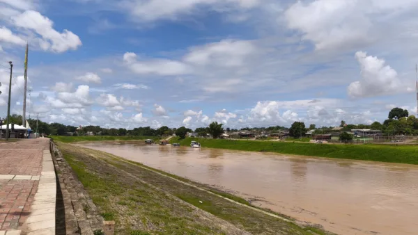 Nível do Rio Acre sobe rapidamente e já passa dos 10,3 metros em Rio Branco