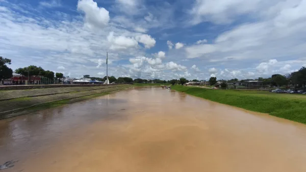 Nível do Rio Acre segue subindo e passa dos 9 metros em Rio Branco neste sábado