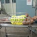 Homem tenta fugir de agressores, cai de telhado e é detido pela PM em Rio Branco