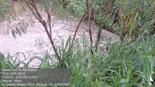 Defesa Civil monitora pontos críticos de Rio Branco após chuva de 50 mm em 24 horas