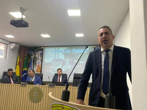 Em seu primeiro discurso como líder do prefeito, Rutênio diz que apostará no diálogo