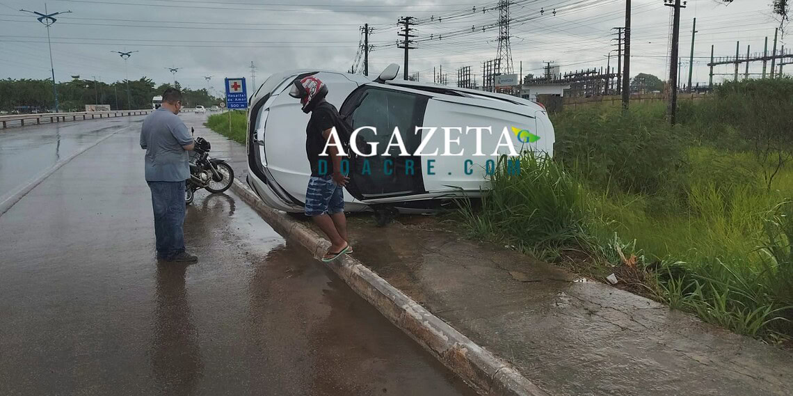 Carro capota na Via Verde após aquaplanagem durante a chuva