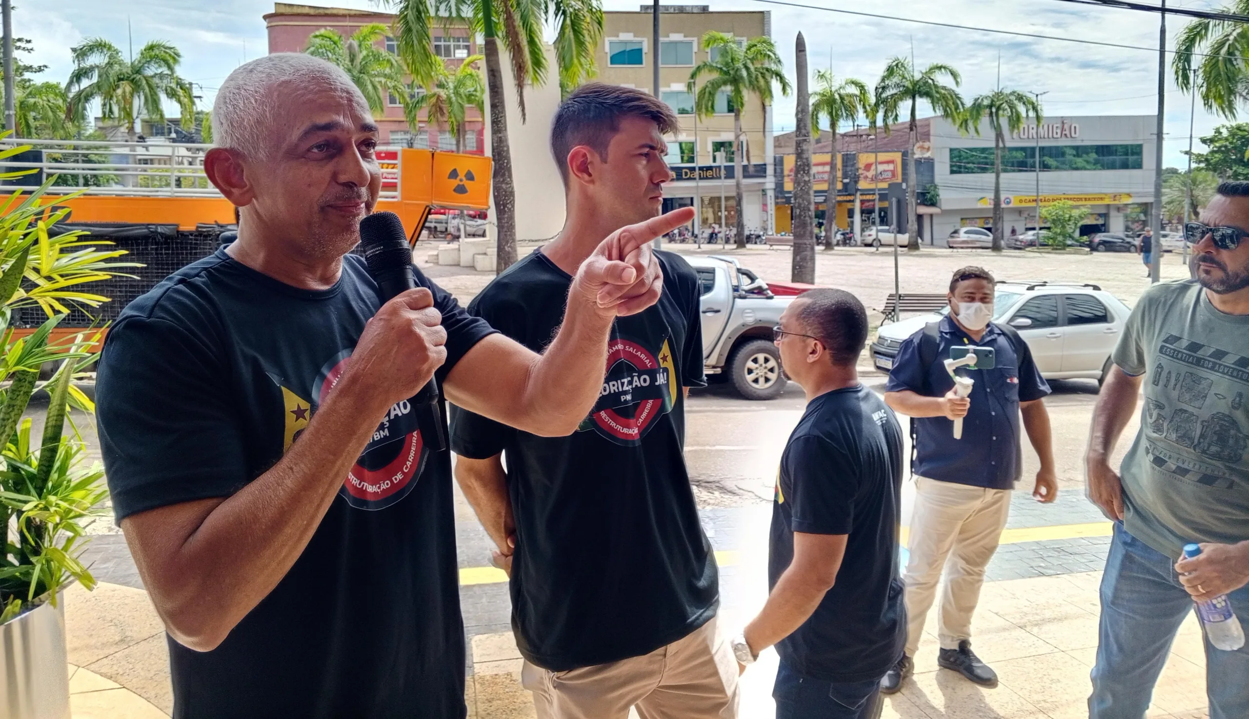 Militares protestam por reajuste salarial e valorização da categoria no Centro de Rio Branco