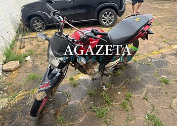 Dupla é detida com moto roubada em Rio Branco; vítima reconheceu um dos suspeitos