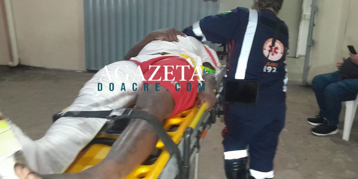 Acidente envolvendo carro e motocicleta deixa homem com fratura em Rio Branco